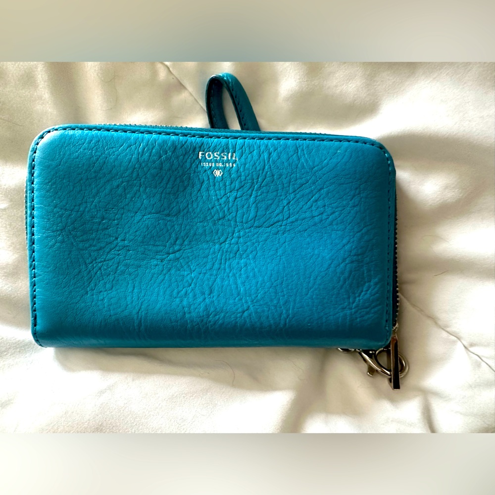 Fossil wristlet